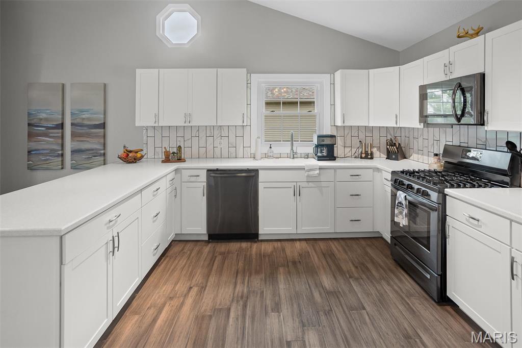 Edwardsville, Illinois 62025, United States, 4 Bedrooms Bedrooms, ,3 BathroomsBathrooms,Residential,Pending,111991