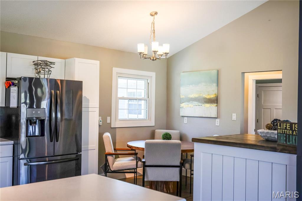 Edwardsville, Illinois 62025, United States, 4 Bedrooms Bedrooms, ,3 BathroomsBathrooms,Residential,Pending,111991