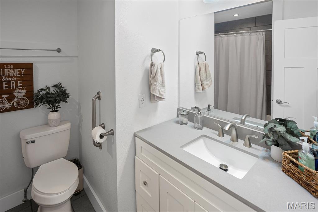 Edwardsville, Illinois 62025, United States, 4 Bedrooms Bedrooms, ,3 BathroomsBathrooms,Residential,Pending,111991