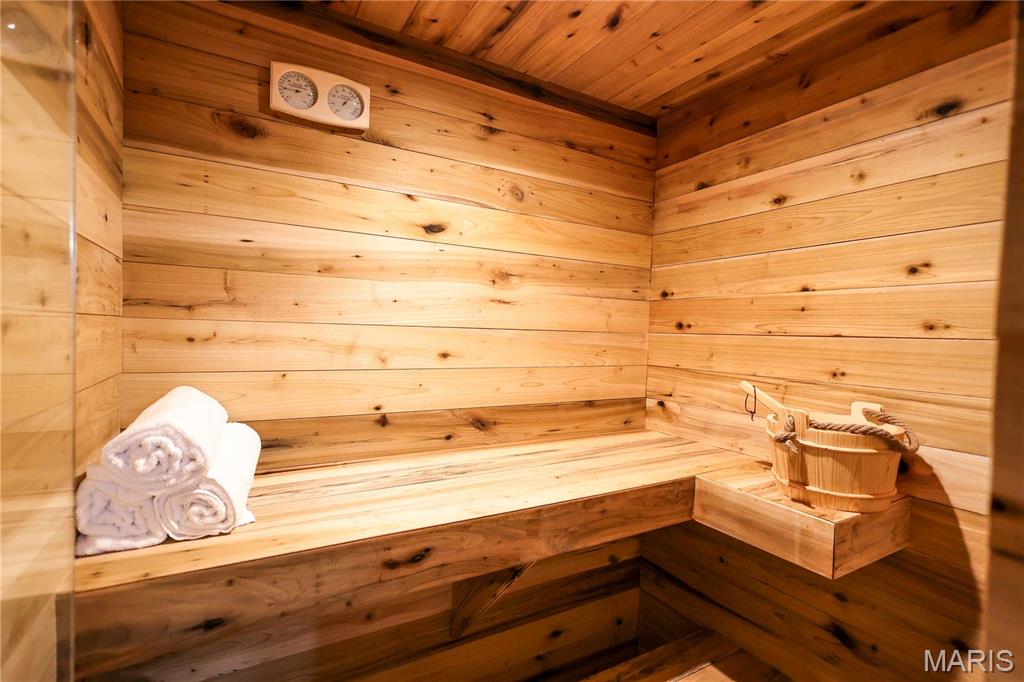 Edwardsville, Illinois 62025, United States, 4 Bedrooms Bedrooms, ,3 BathroomsBathrooms,Residential,Pending,111991