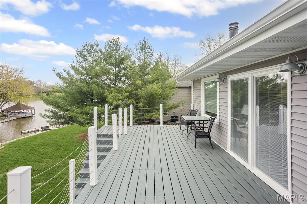 Edwardsville, Illinois 62025, United States, 4 Bedrooms Bedrooms, ,3 BathroomsBathrooms,Residential,Pending,111991