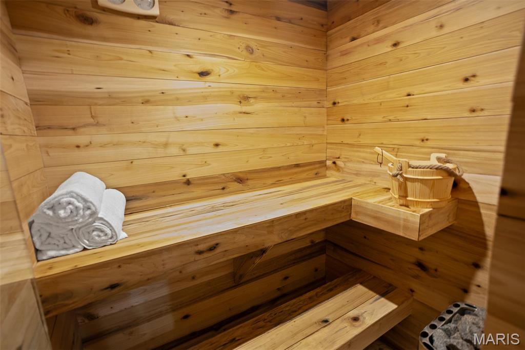 Edwardsville, Illinois 62025, United States, 4 Bedrooms Bedrooms, ,3 BathroomsBathrooms,Residential,Pending,111991