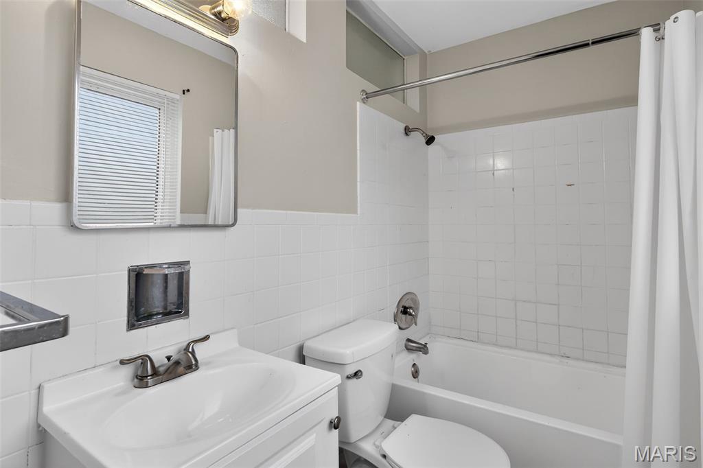 Hathaway Manor 8 - Residential