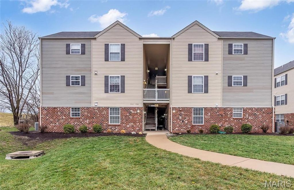 Photo of 5114 Welsh Drive, Lake Saint Louis, MO 63367 (MLS # 26031198)
