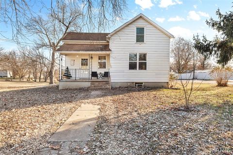 Photo of 317 S Hickory Street, Bunker Hill, IL 62014 (MLS # 25081697)