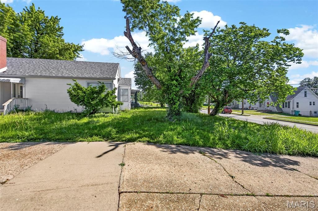 Photo of 765 N Main Street, St Clair, MO 63077 (MLS # 26028634)
