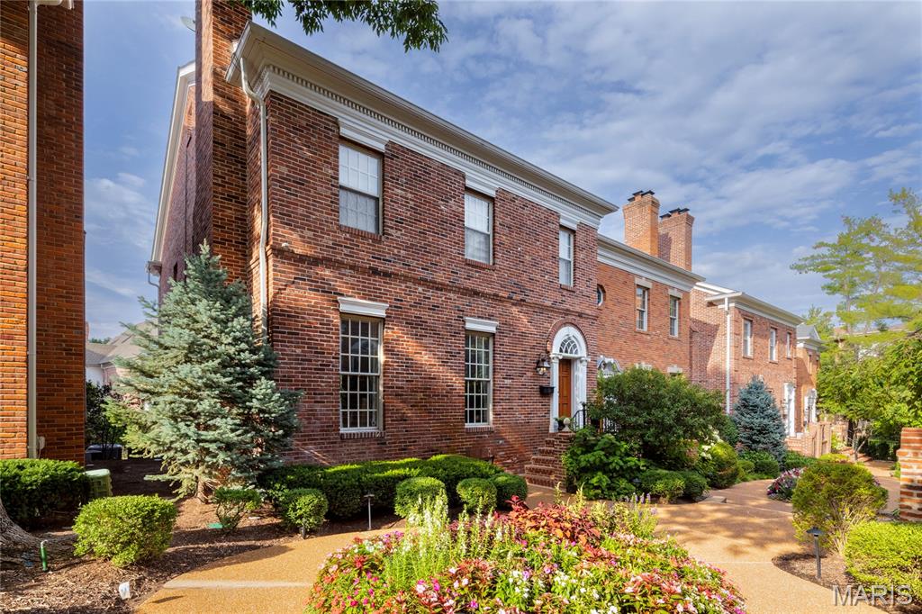 312 N Brentwood Boulevard 10