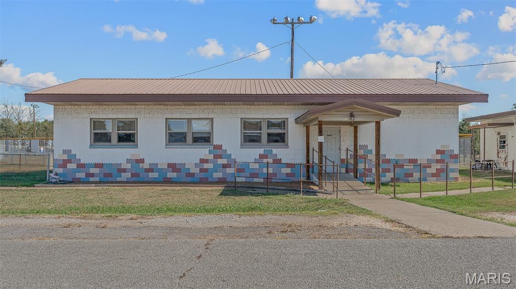 Photo of 102 Douglas Street, Arbyrd, MO 63821 (MLS # 26068055)