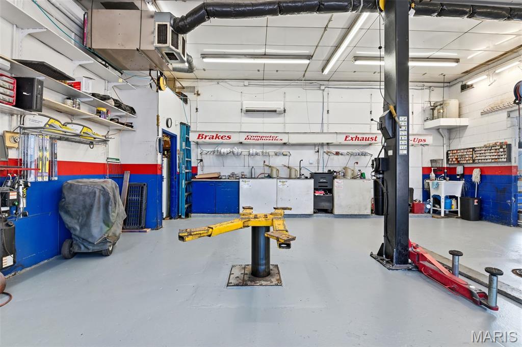 Lauras Sub 1 - Commercial Lease