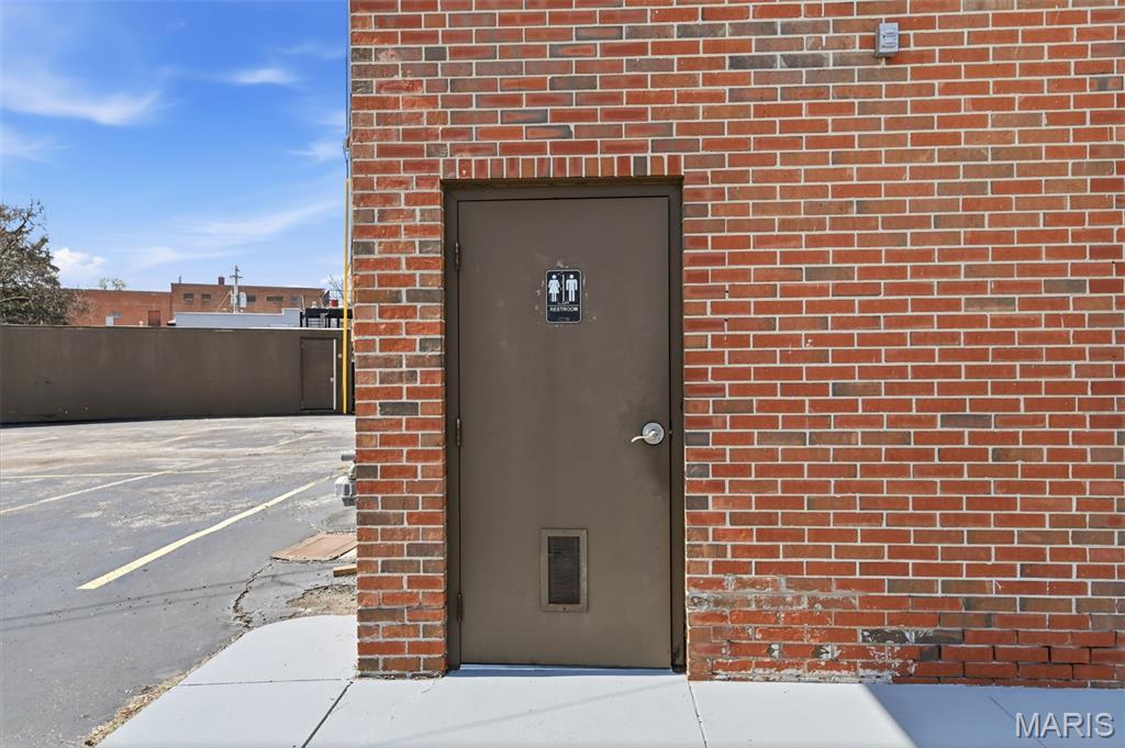 Lauras Sub 1 - Commercial Lease
