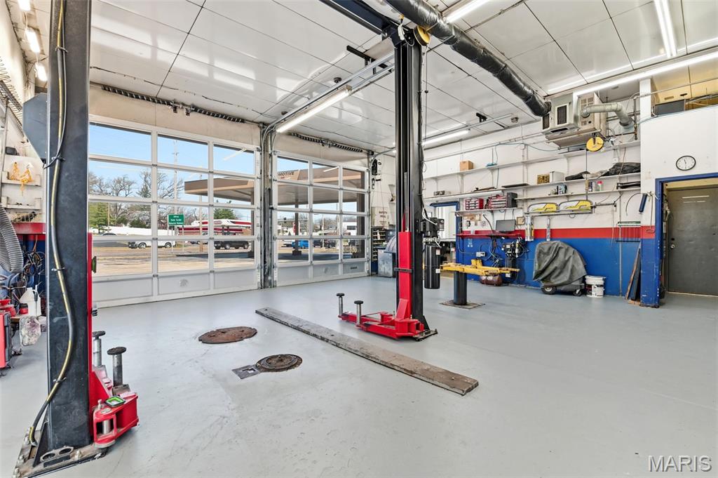 Lauras Sub 1 - Commercial Lease