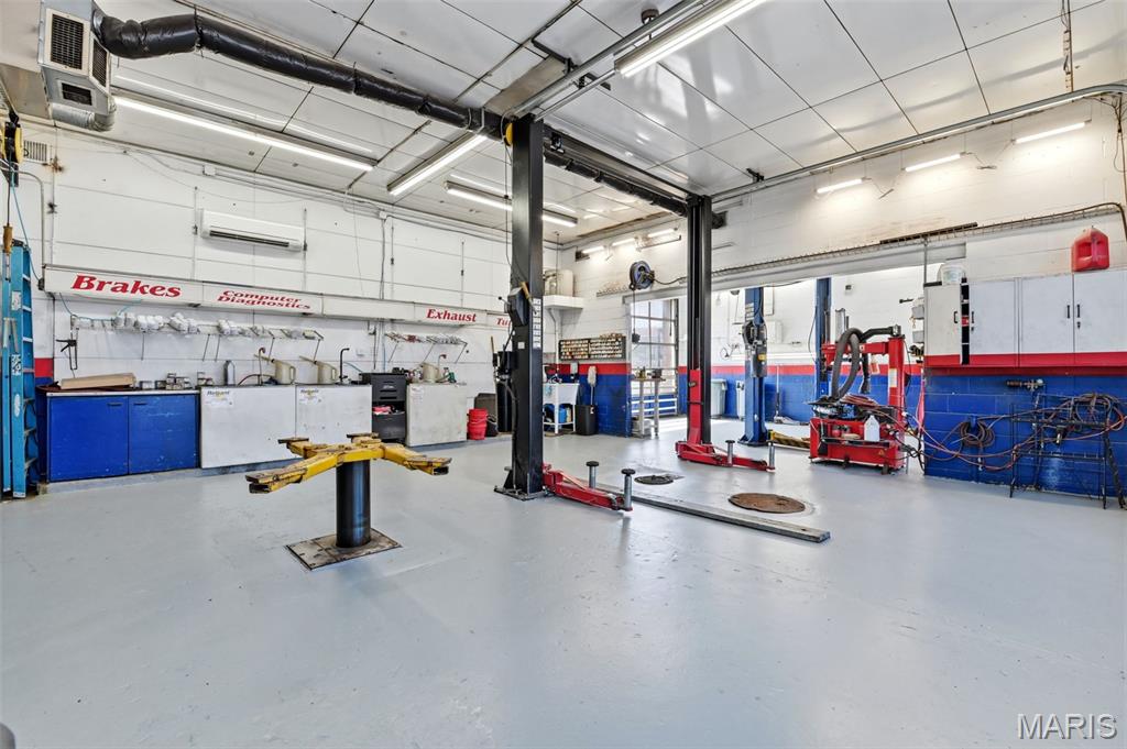Lauras Sub 1 - Commercial Lease