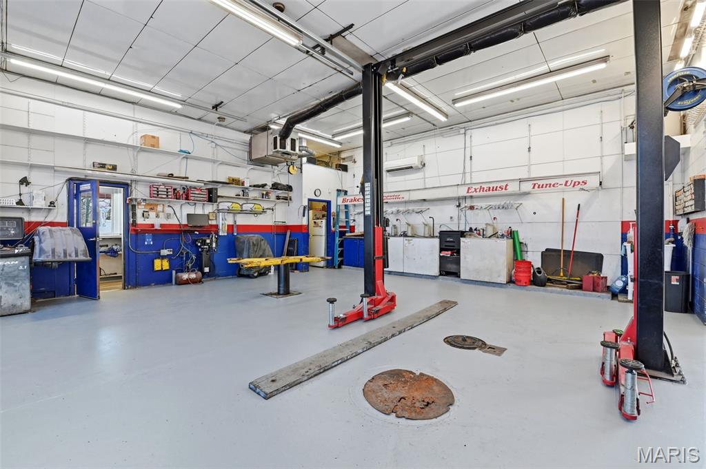 Lauras Sub 1 - Commercial Lease