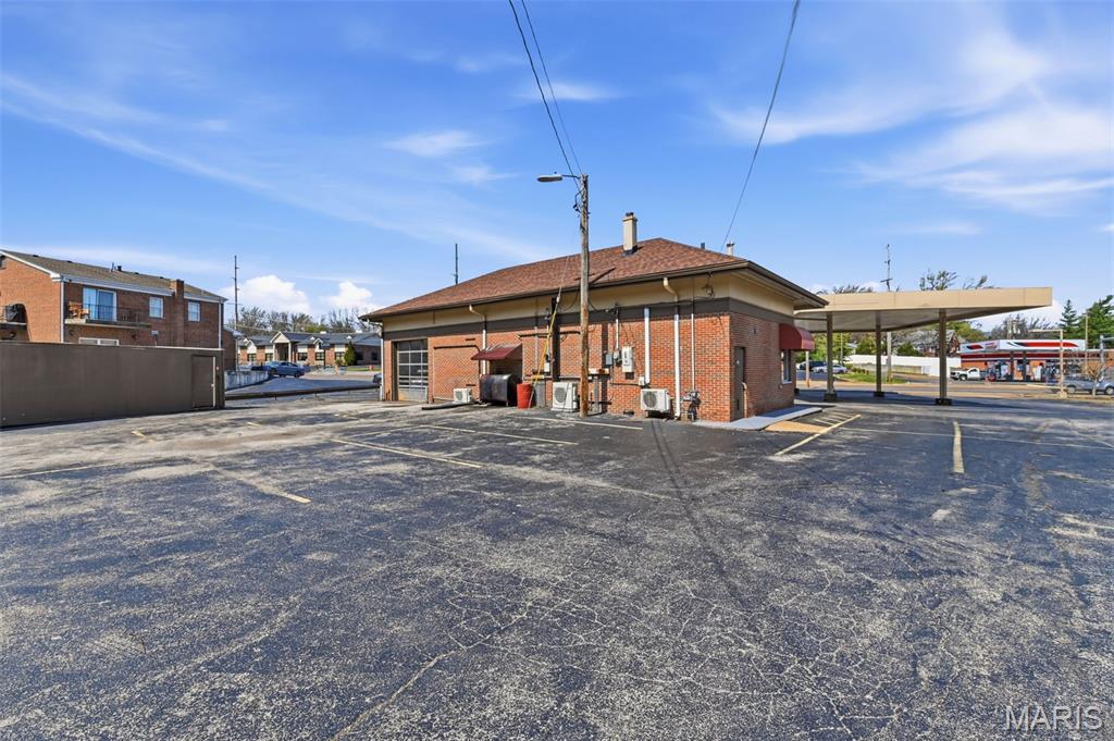 Lauras Sub 1 - Commercial Lease