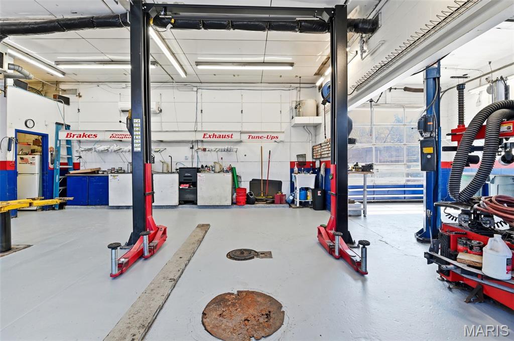 Lauras Sub 1 - Commercial Lease