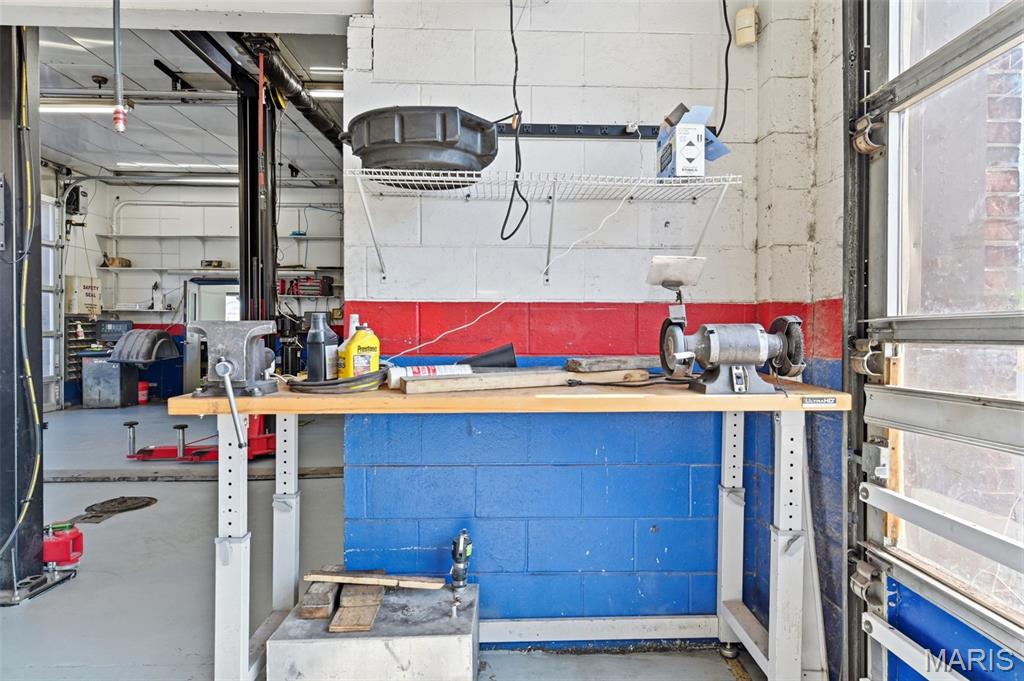 Lauras Sub 1 - Commercial Lease