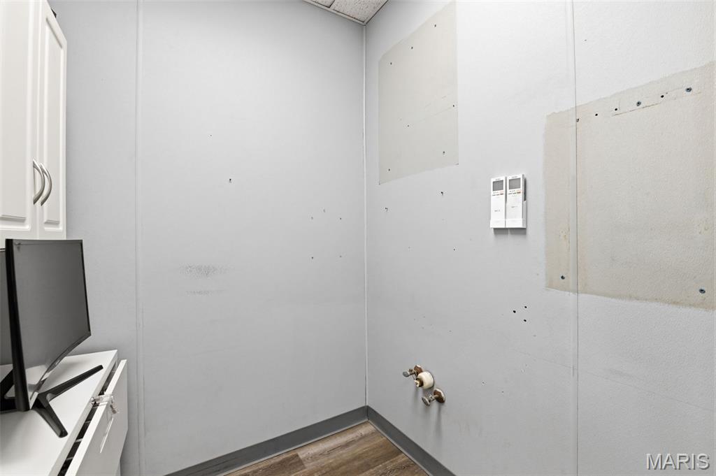 Lauras Sub 1 - Commercial Lease