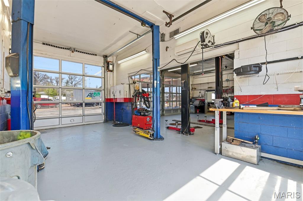 Lauras Sub 1 - Commercial Lease