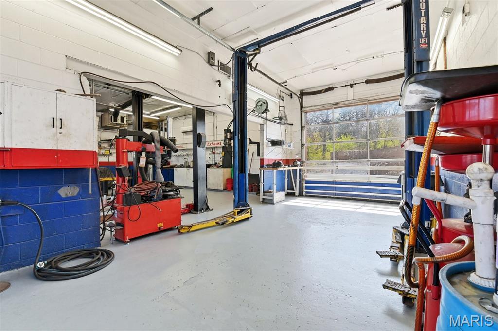 Lauras Sub 1 - Commercial Lease