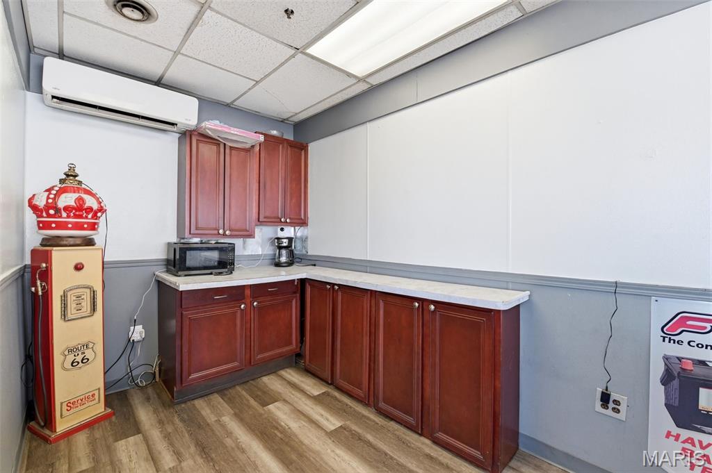 Lauras Sub 1 - Commercial Lease