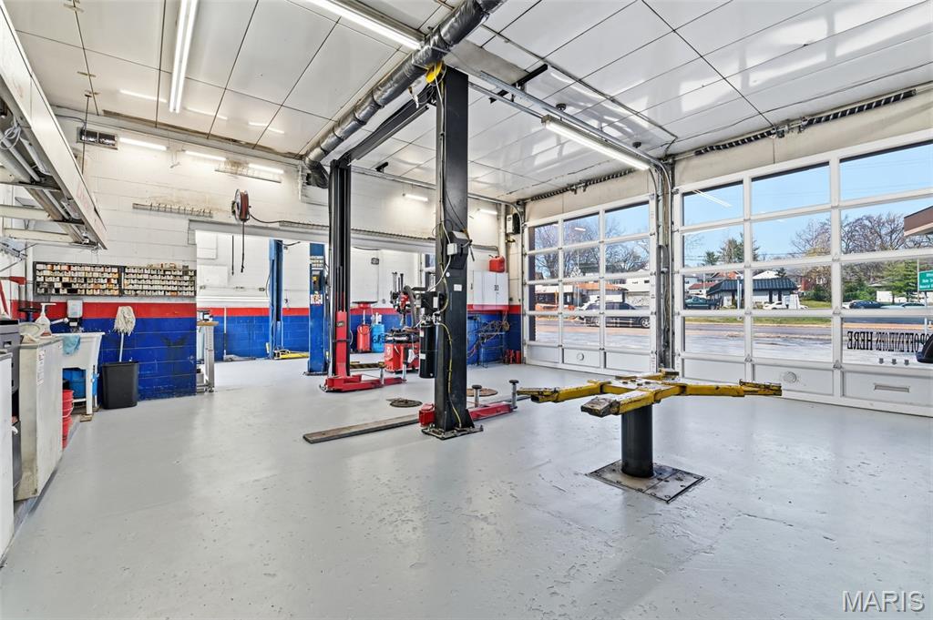 Lauras Sub 1 - Commercial Lease