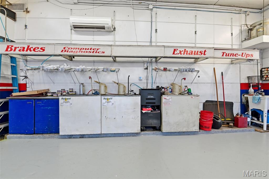 Lauras Sub 1 - Commercial Lease