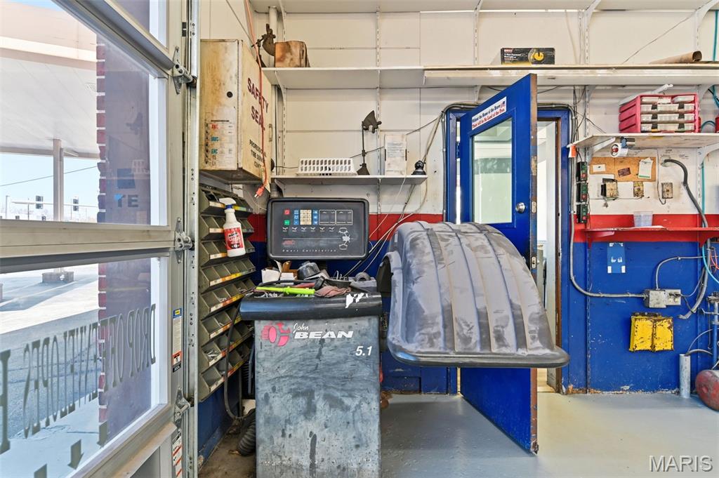 Lauras Sub 1 - Commercial Lease