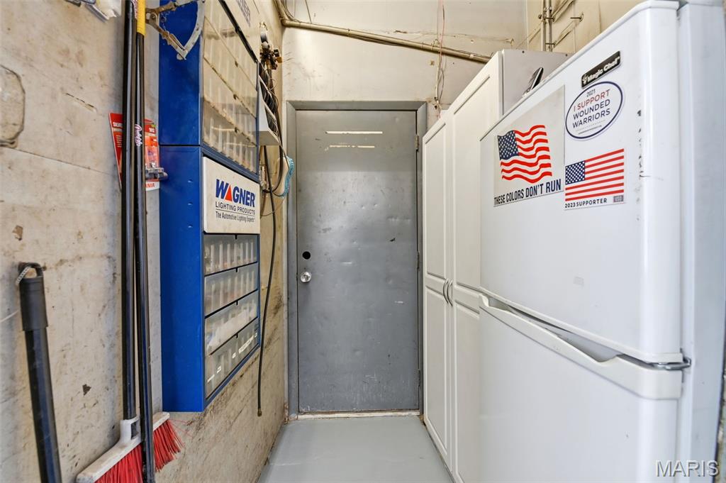 Lauras Sub 1 - Commercial Lease