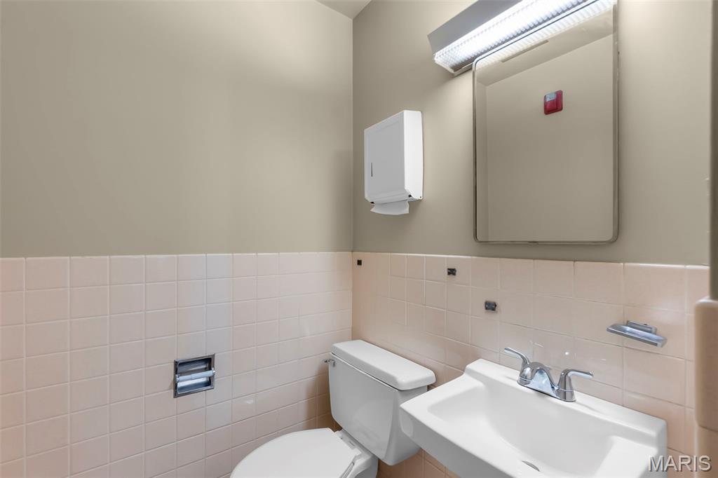 n/a - Commercial Sale