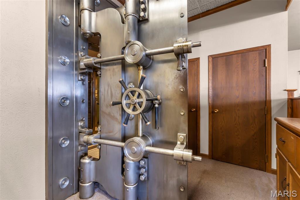 n/a - Commercial Sale