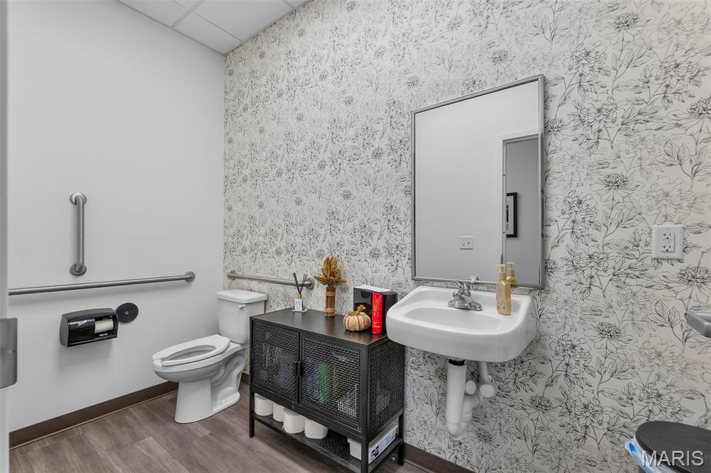 n/a - Commercial Sale