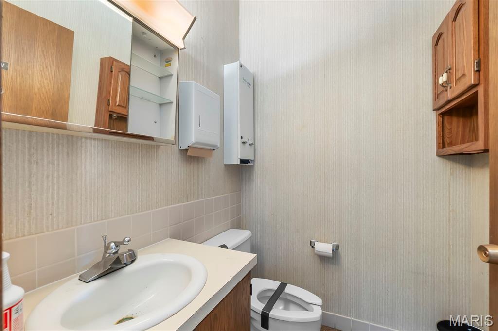 n/a - Commercial Sale