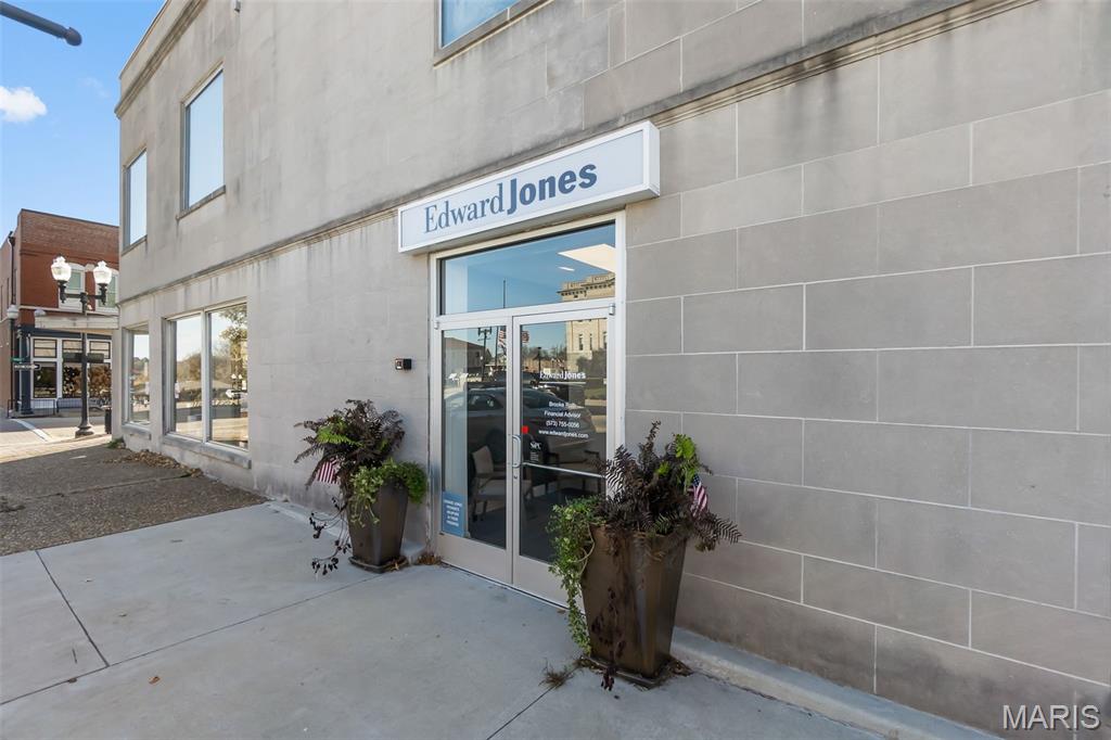 n/a - Commercial Sale