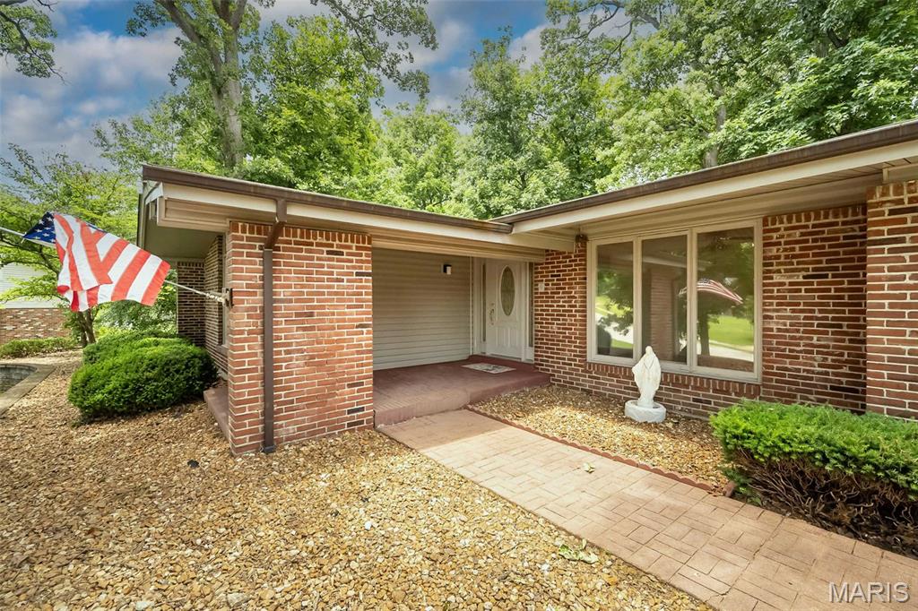 425 Kenilworth Lane