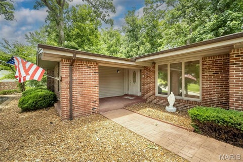 Tiny photo for 425 Kenilworth Lane, Ballwin, MO 63011 (MLS # 26036077)