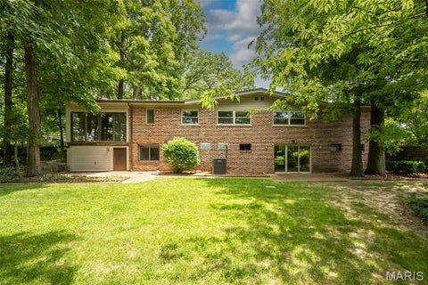 Tiny photo for 425 Kenilworth Lane, Ballwin, MO 63011 (MLS # 26036077)