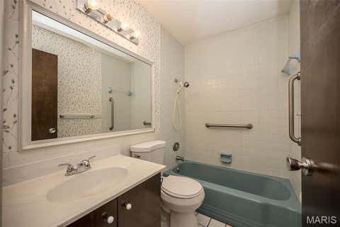 Tiny photo for 425 Kenilworth Lane, Ballwin, MO 63011 (MLS # 26036077)