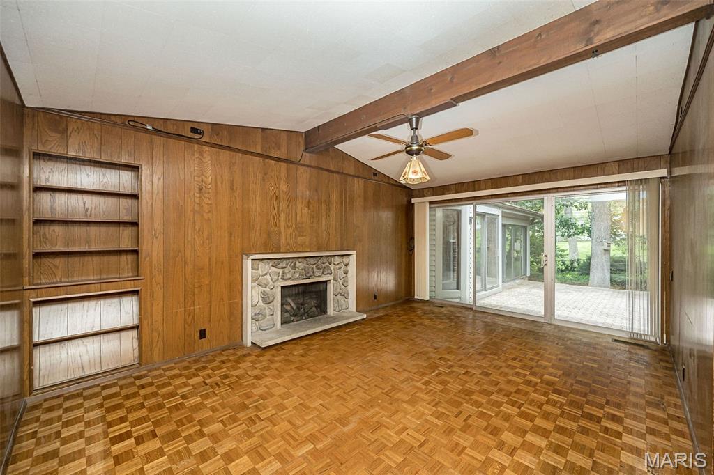 425 Kenilworth Lane