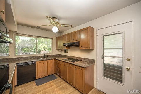 Tiny photo for 425 Kenilworth Lane, Ballwin, MO 63011 (MLS # 26036077)