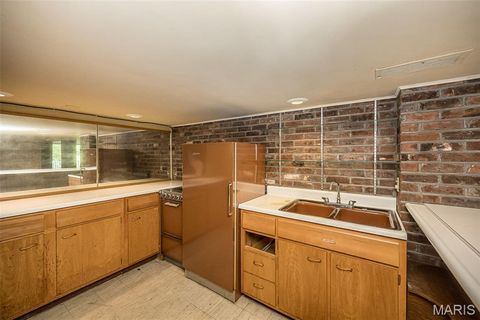 Tiny photo for 425 Kenilworth Lane, Ballwin, MO 63011 (MLS # 26036077)