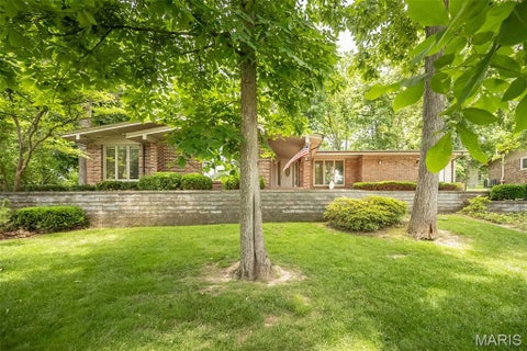 Tiny photo for 425 Kenilworth Lane, Ballwin, MO 63011 (MLS # 26036077)