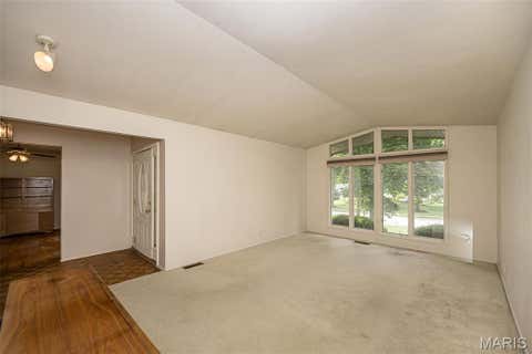 Tiny photo for 425 Kenilworth Lane, Ballwin, MO 63011 (MLS # 26036077)