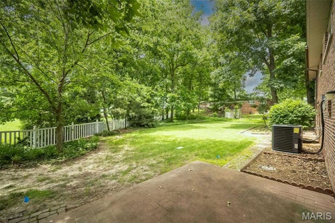 Tiny photo for 425 Kenilworth Lane, Ballwin, MO 63011 (MLS # 26036077)