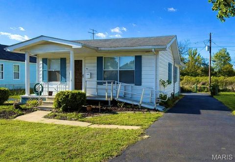 Photo of 10 Denovion Court, Cahokia, IL 62206 (MLS # 25081750)