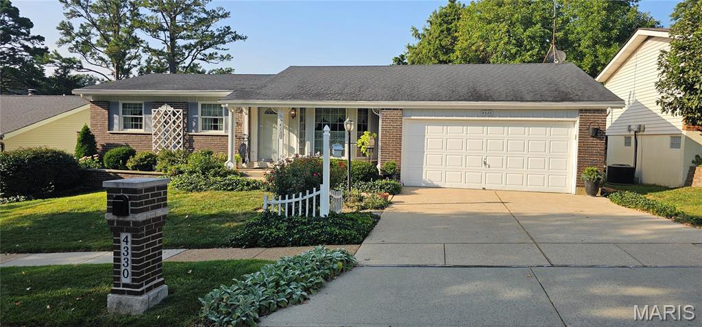 St Louis, Missouri 63128, United States, 3 Bedrooms Bedrooms, ,3 BathroomsBathrooms,Residential,Coming Soon,204851