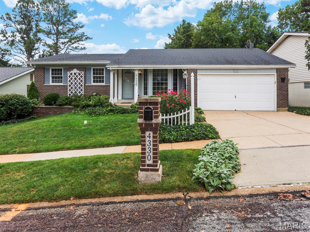 St Louis, Missouri 63128, United States, 3 Bedrooms Bedrooms, ,3 BathroomsBathrooms,Residential,Coming Soon,204851