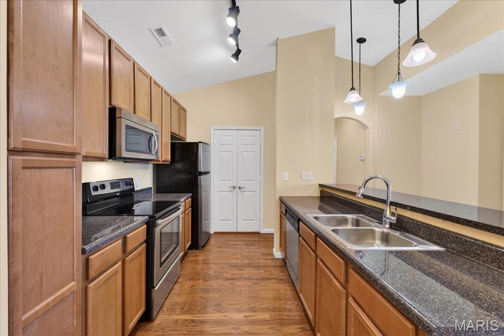 Bridgewater Cove A Condo 6th - Residential