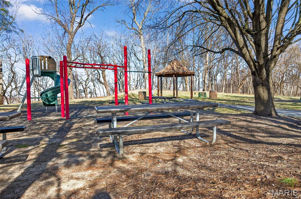 Turnberry Gardens Ph1 Condo & Esmt Prcl C - Residential