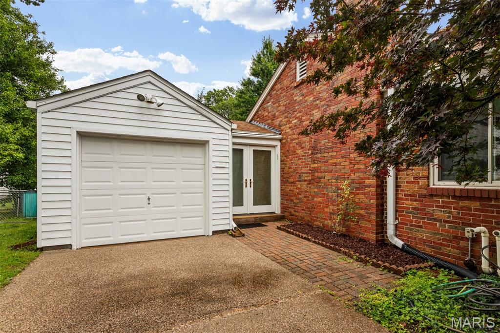 527 Sunningwell Drive