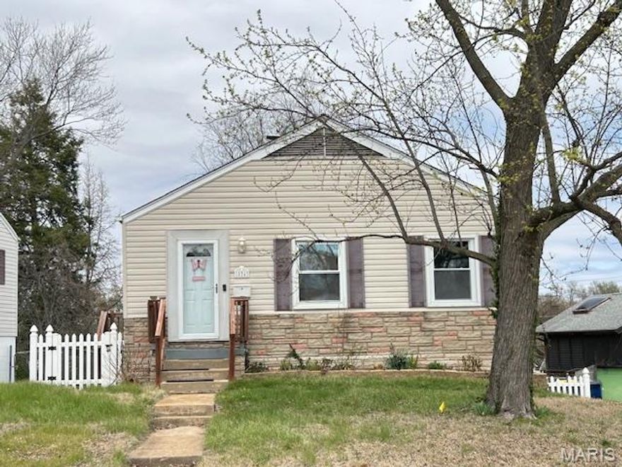 Fantastic opportunity in St. Ann! This 2-bedroom, 1-bathroom home features a functional main-floor layout and a finished walk-out basement that includes a family room and a versatile space perfect for a home office or additional sleeping area. Currently tenant-occupied, this is a perfect turn-key addition to your portfolio. Due to tenant occupancy, showings are limited. Join us for an Open House on Thursday, April 16th, from 4:00 PM – 7:00 PM.